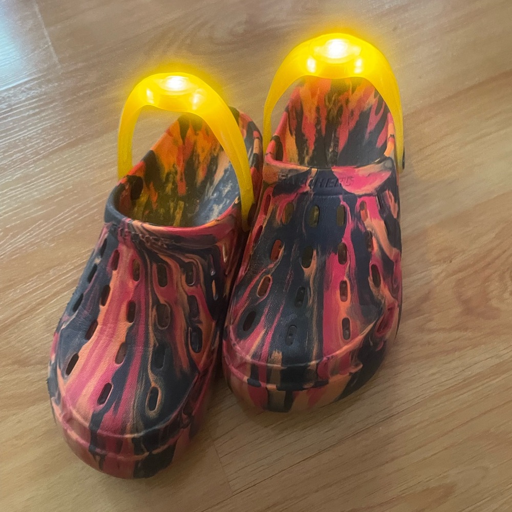 Skechers Colourful Boys Youth sz 5  Clogs with Lights
